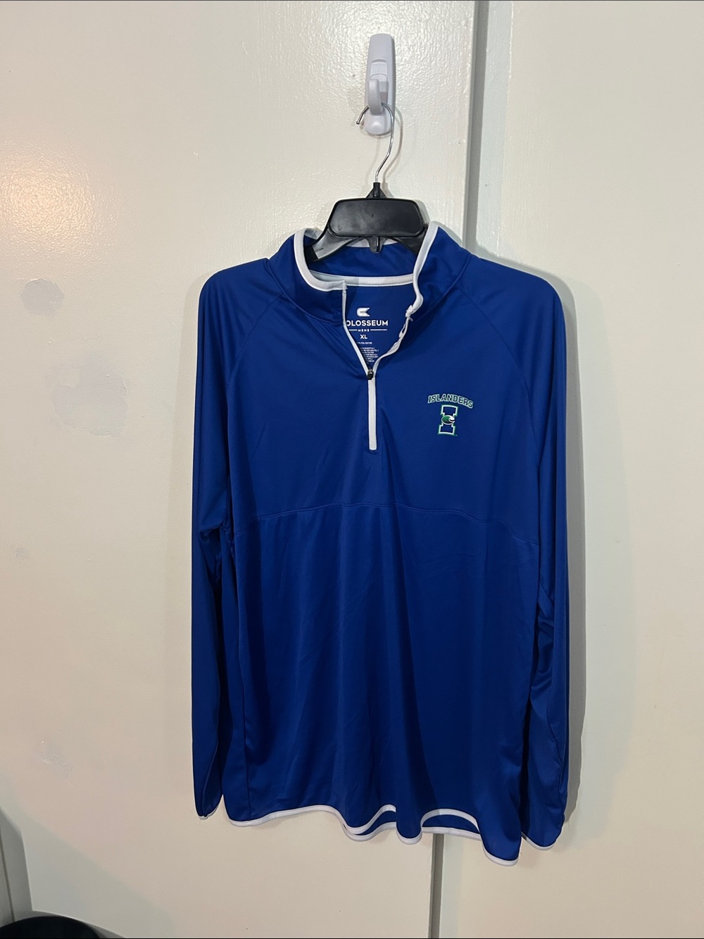 Colosseum Blue Pullover with White Trim and Islanders Emblem